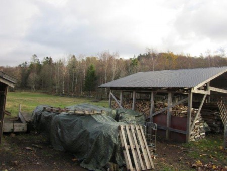 Vi sågar och säljer ved.