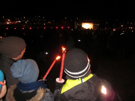 Efter fackeltåg, sång ,tal och fyrverkeri i Vänersborg....