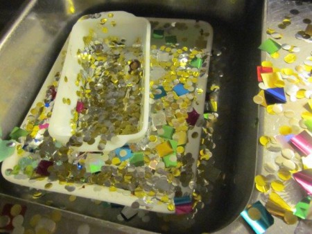 Vi hade fyrverkeri inomhus också. Lena fick ta fram dammsugaren. Oj! Oj!