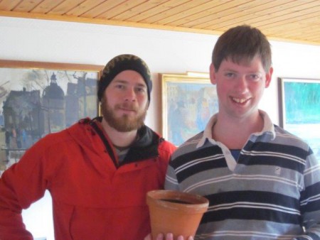 10/3 Idag har Björn och jag planterat chiliplantor. Jag undrar om det blir något av det här?